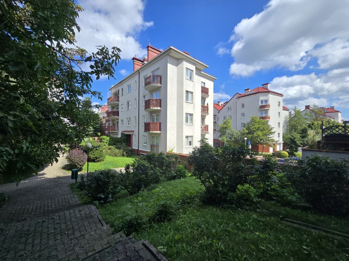 Spacious 2-room apartment with large terrace – 12