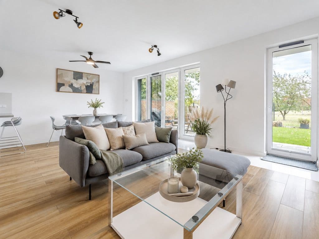Modern home with garden and garage, move-in ready – 3