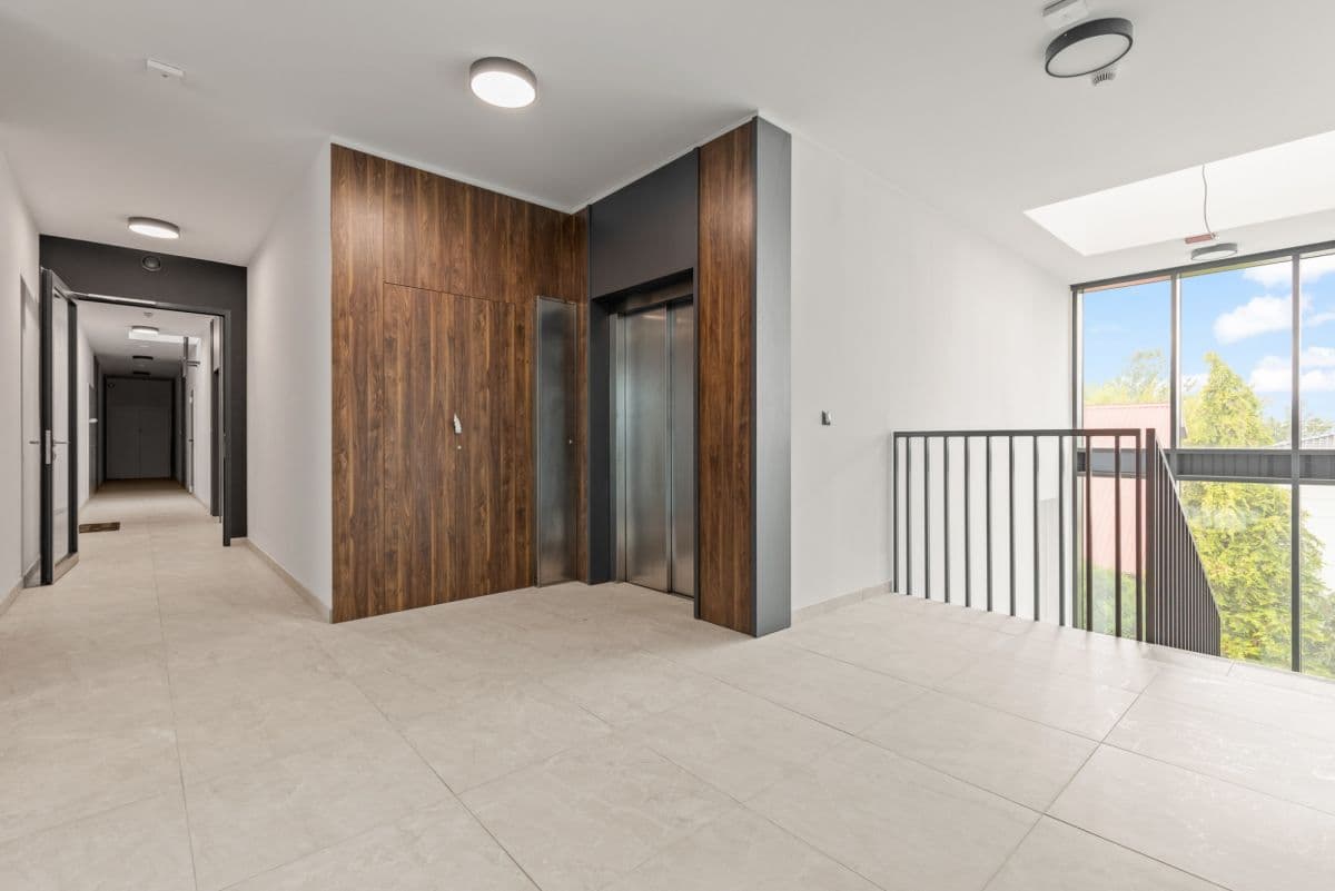 New 3-room apartment with west-facing balcony – 10