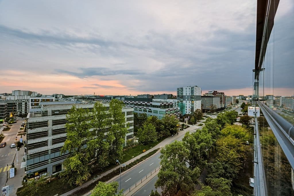 Last-floor apartment with panoramic western views – 8
