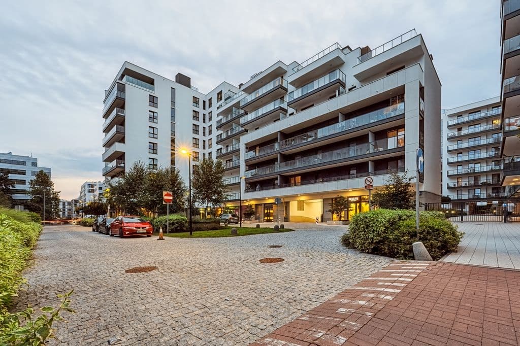 Last-floor apartment with panoramic western views – 10