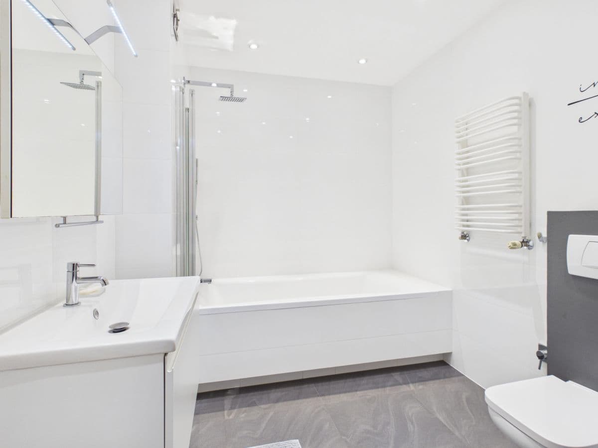 Spacious 2-room apartment with balcony in Mokotów – 9