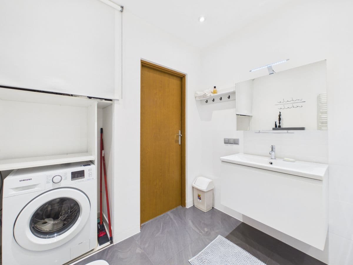 Spacious 2-room apartment with balcony in Mokotów – 10
