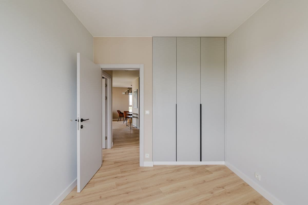 First rental: modern 3-room apartment with large balcony – 10