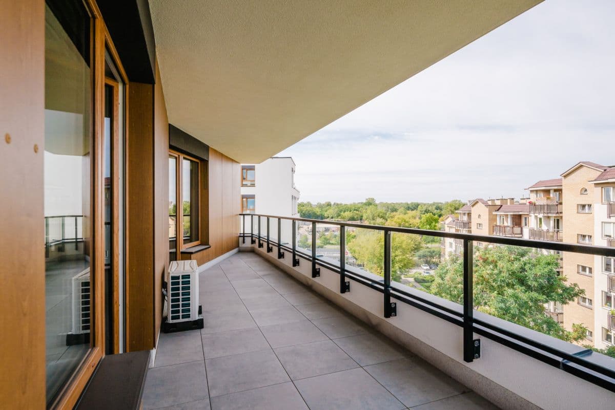 First rental: modern 3-room apartment with large balcony – 15
