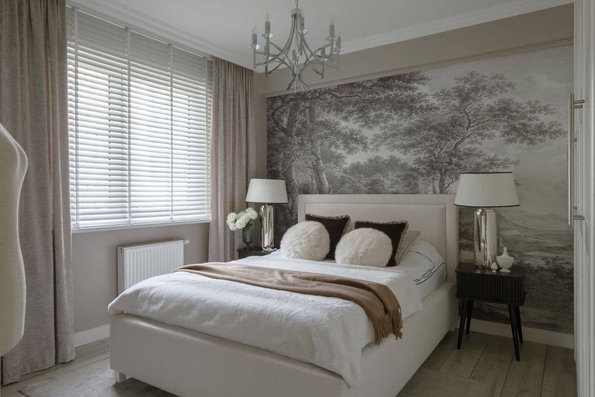Well-maintained apartment with lots of built-in closets – 5