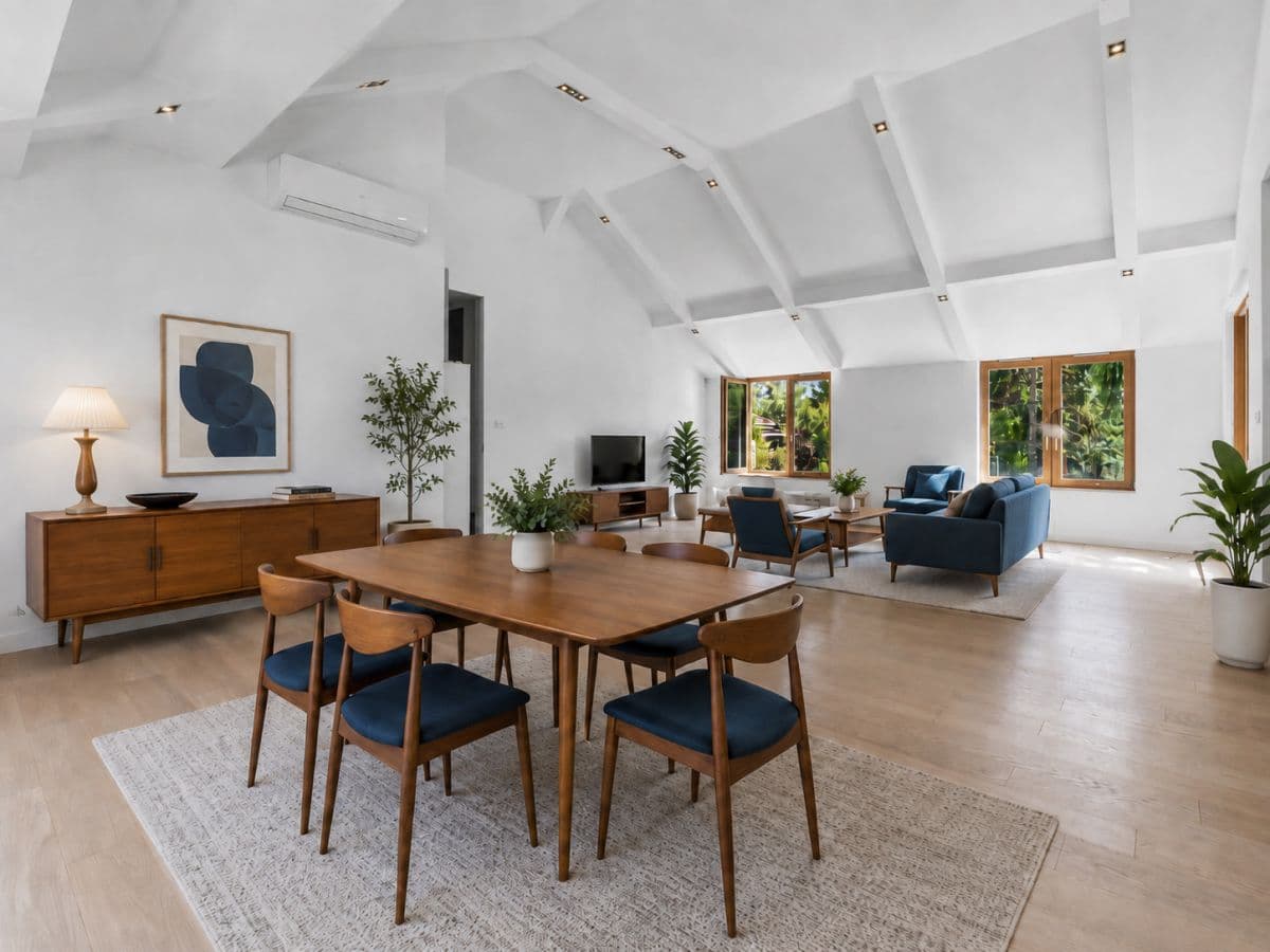 Spacious family apartment with three balconies – 3