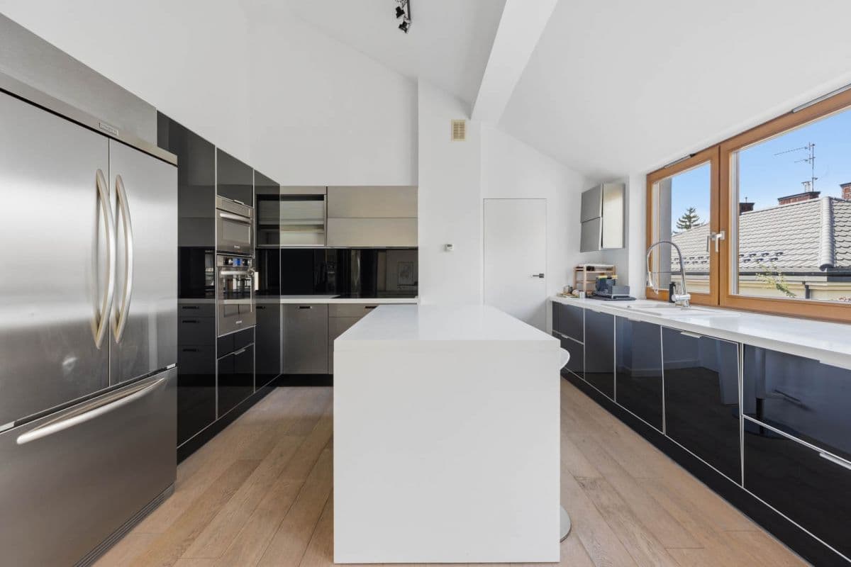 Spacious family apartment with three balconies – 7
