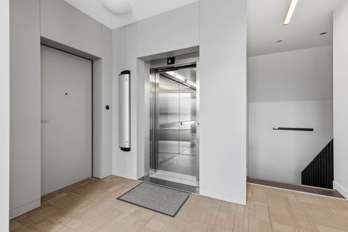 Spacious family apartment with three balconies – 15