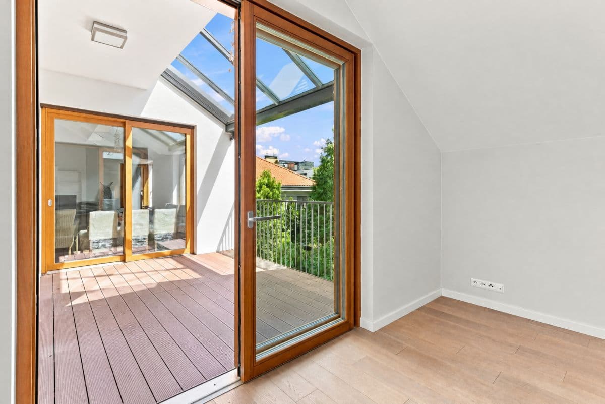 Spacious family apartment with three balconies – 5
