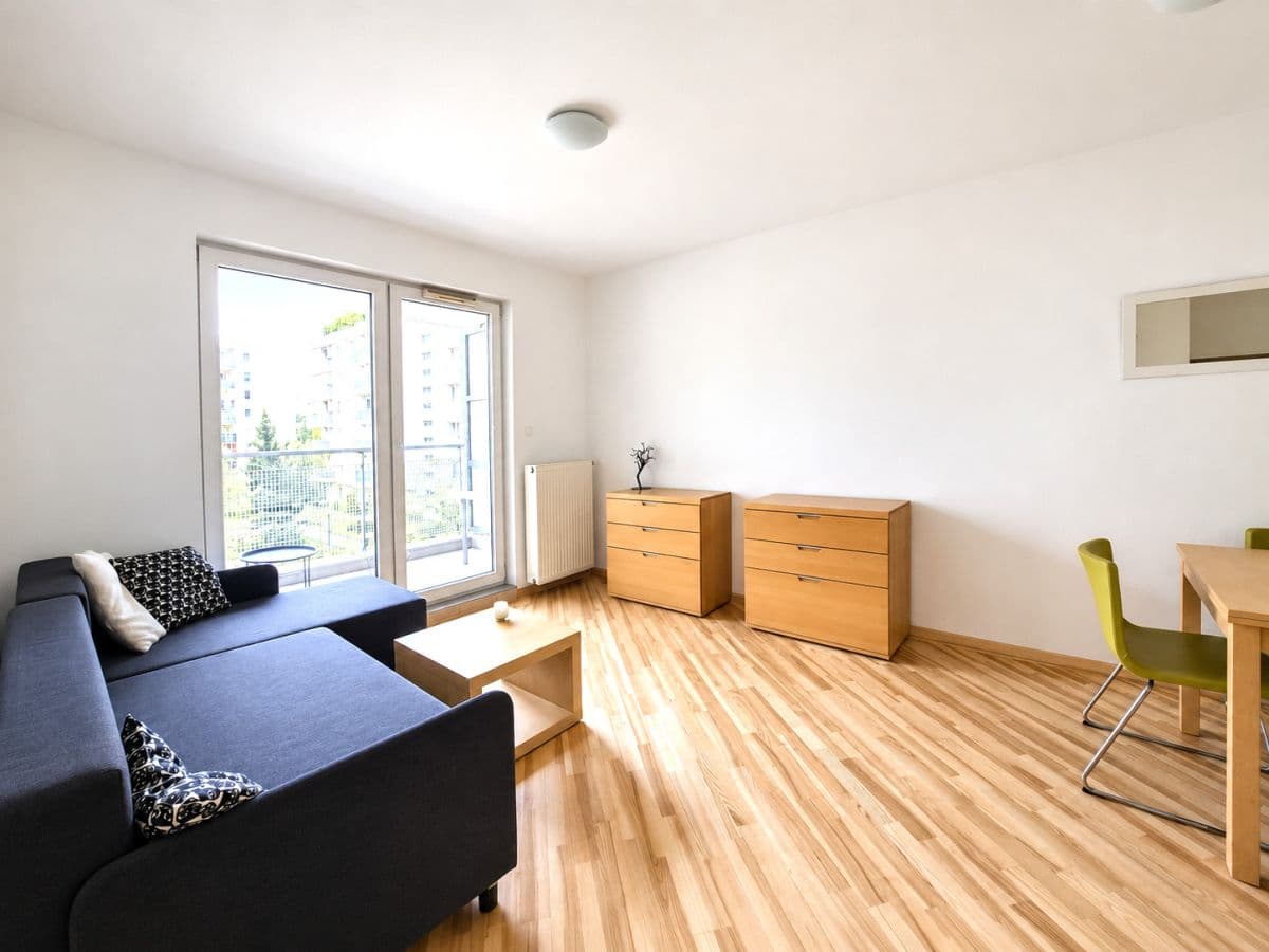 Modern 3-room apartment with loggia and garage – 3