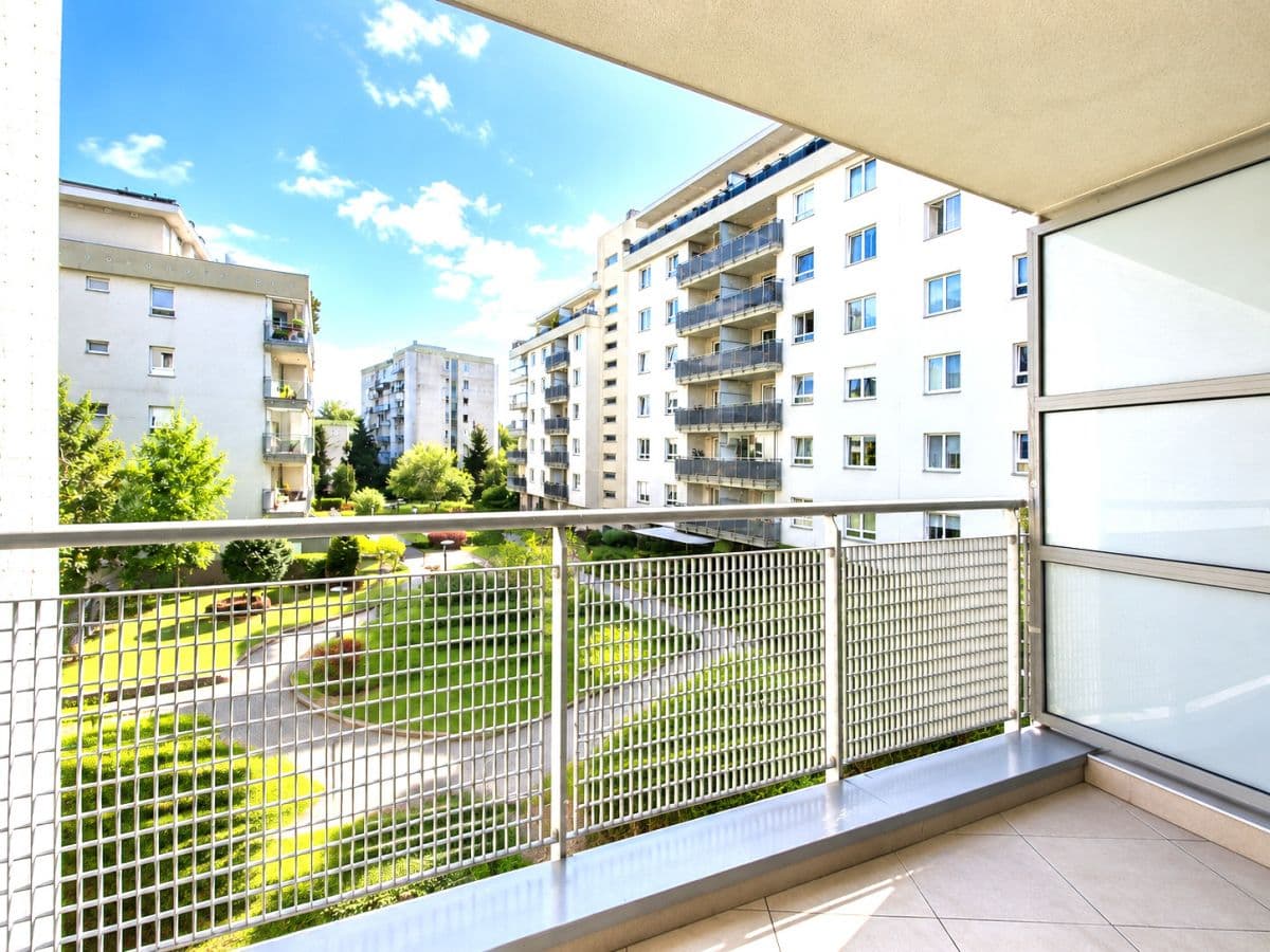Modern 3-room apartment with loggia and garage – 11
