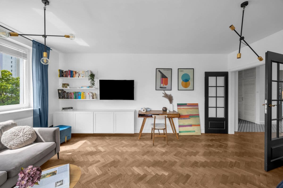 Modern 2-room apartment with large balcony in Tarchomin – 3