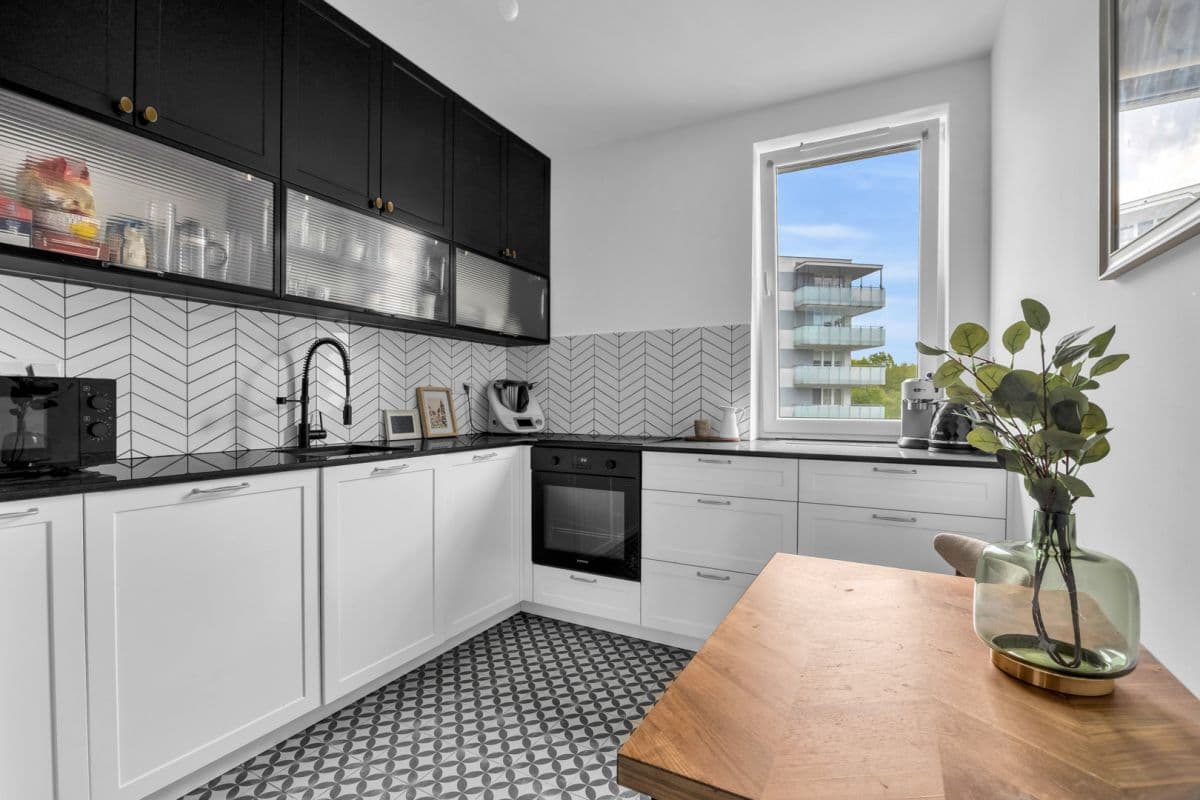 Modern 2-room apartment with large balcony in Tarchomin – 11