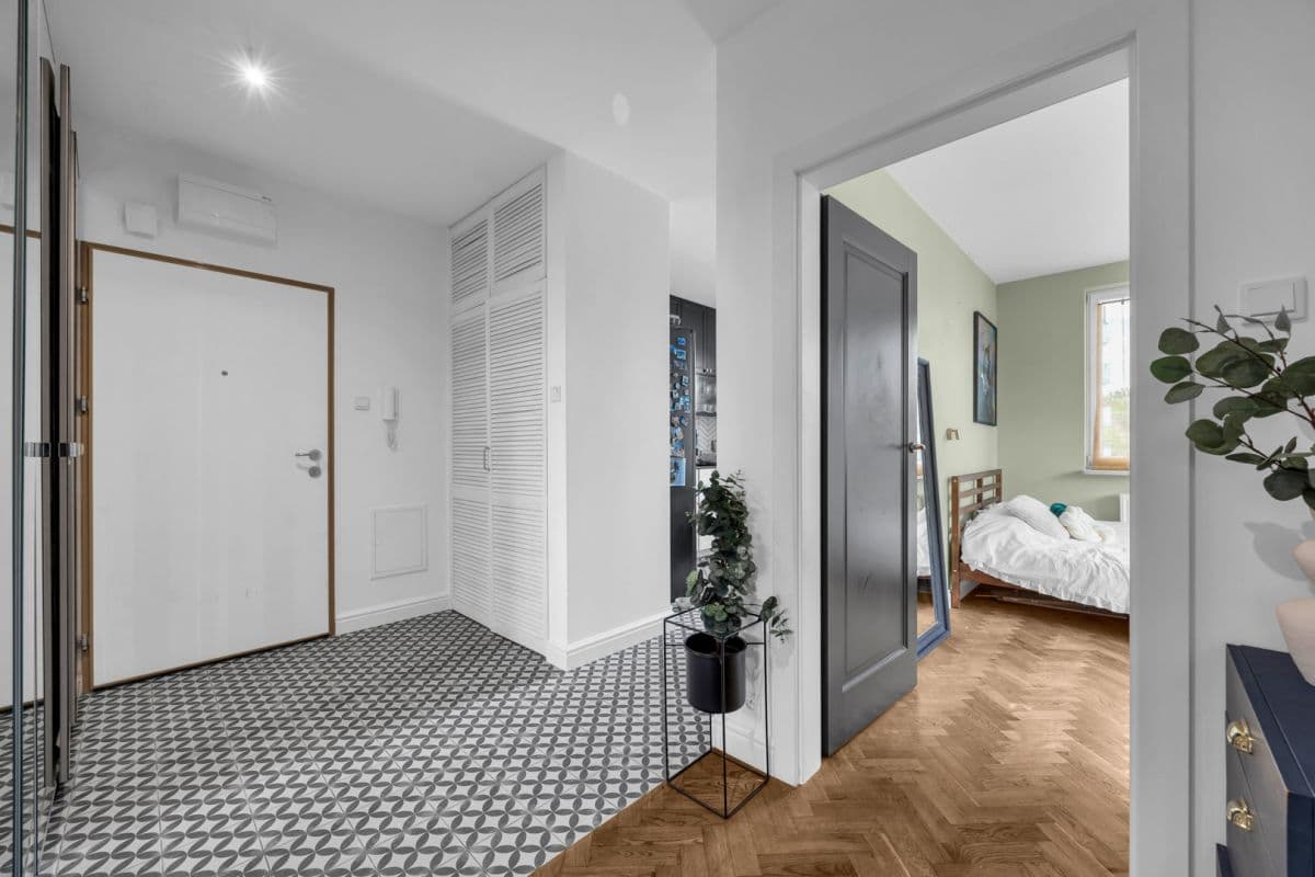 Modern 2-room apartment with large balcony in Tarchomin – 14
