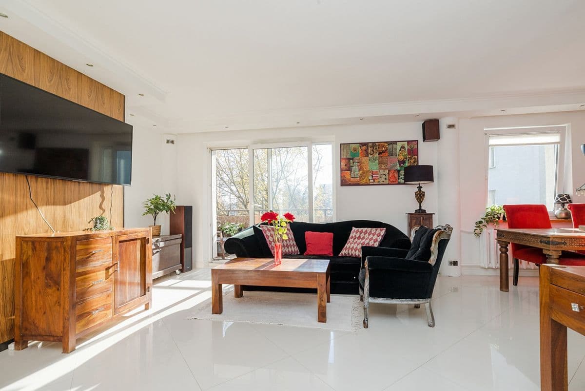 Stylish 2-bedroom near Natolin Metro – 1