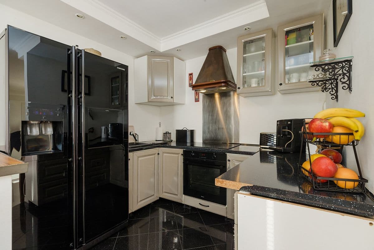 Stylish 2-bedroom near Natolin Metro – 6