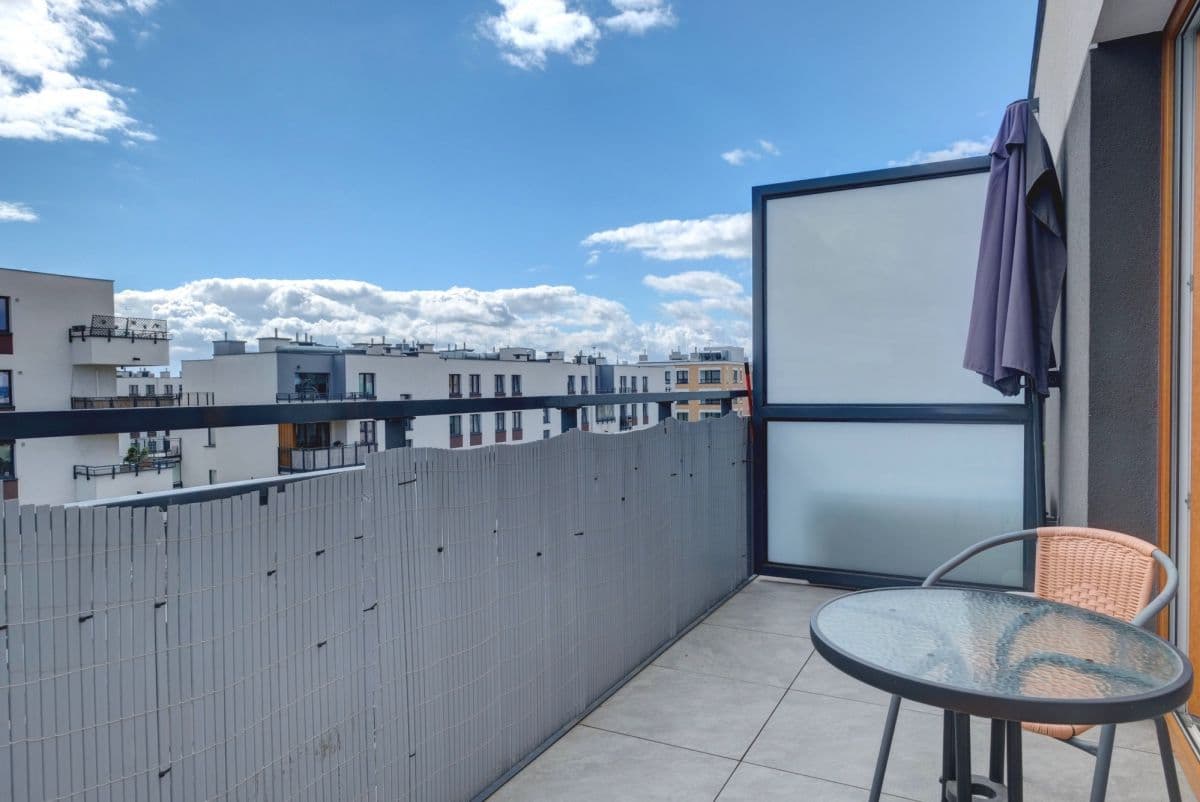 Modern 3-room apartment with balcony in Grochów – 4