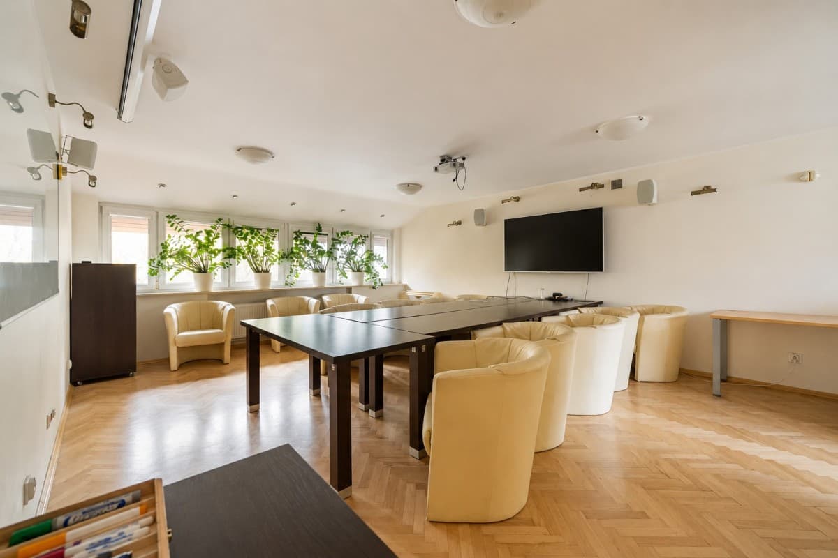 Office space for rent in prestigious Saska Kępa – 4
